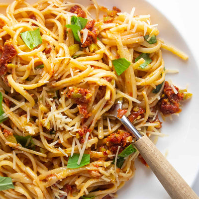 Linguine With Sun-Dried Tomatoes and Olives, Credit: Elizabeth Newman