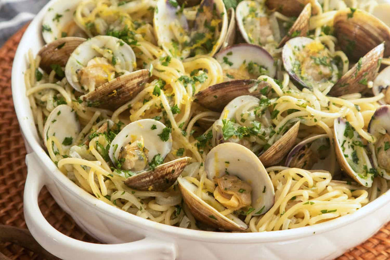 Spaghetti with Clams, Credit: Elizabeth Newman