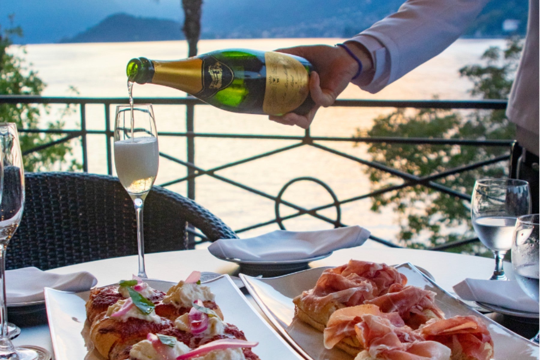 Aperitivo in Lake Como