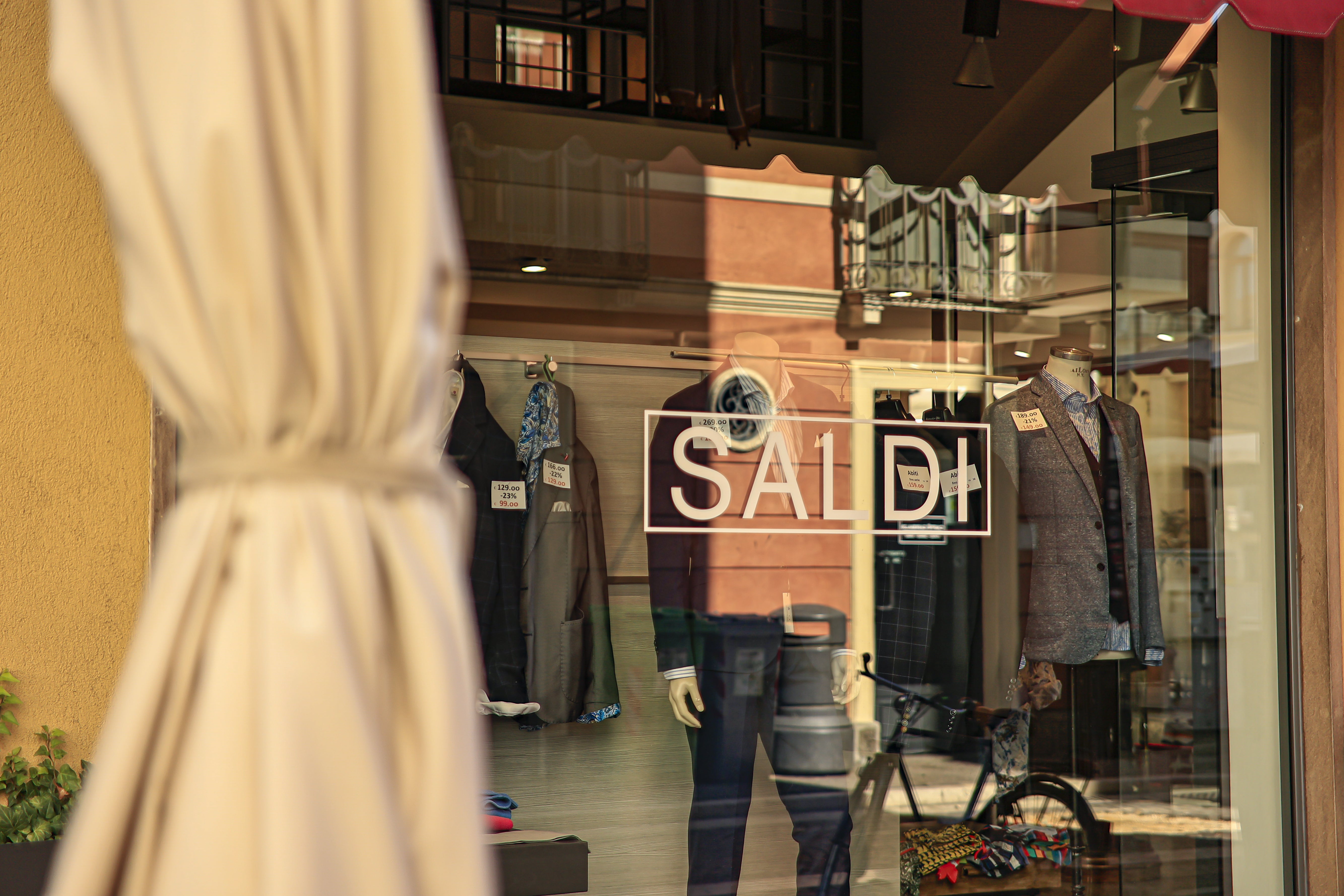 Saldi at a store in Italy