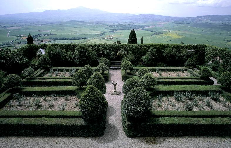 Palazzo Piccolomini garden